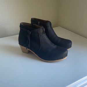 Dansko Maria Black Suede boots size 38